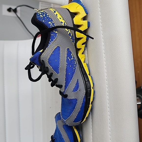 New Reebok boys shoe - Picture 2 of 4